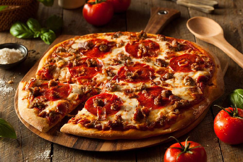 Pixxprint Pizza mit Salami und Tomaten, Glasbild Online