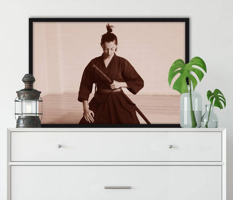 Pixxprint stolze Samurai-Kriegerin, Poster mit Bilderrahmen Fabrikverkauf