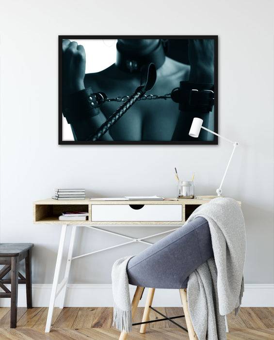 Pixxprint Frau in Handschellen, Poster mit Bilderrahmen Fabrik Onlineshop
