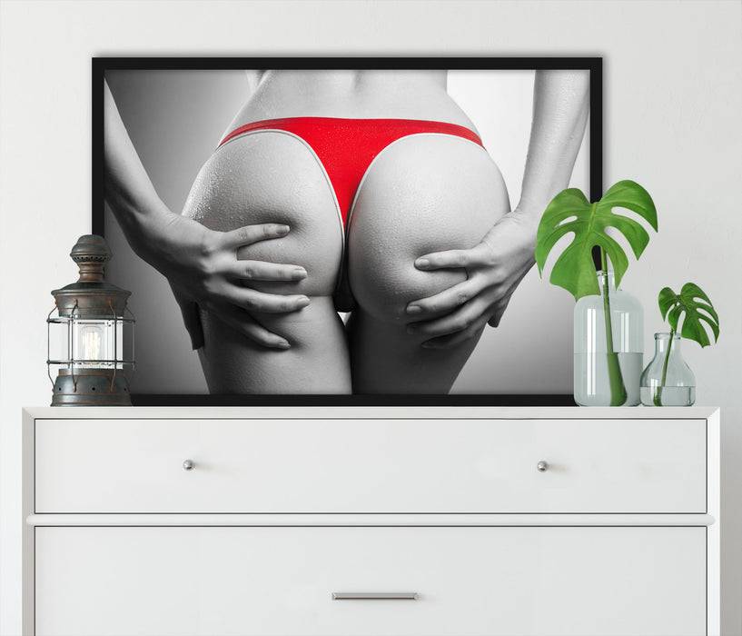 Pixxprint sexy Frauenpo in rotem String, Poster mit Bilderrahmen Versandkostenfrei