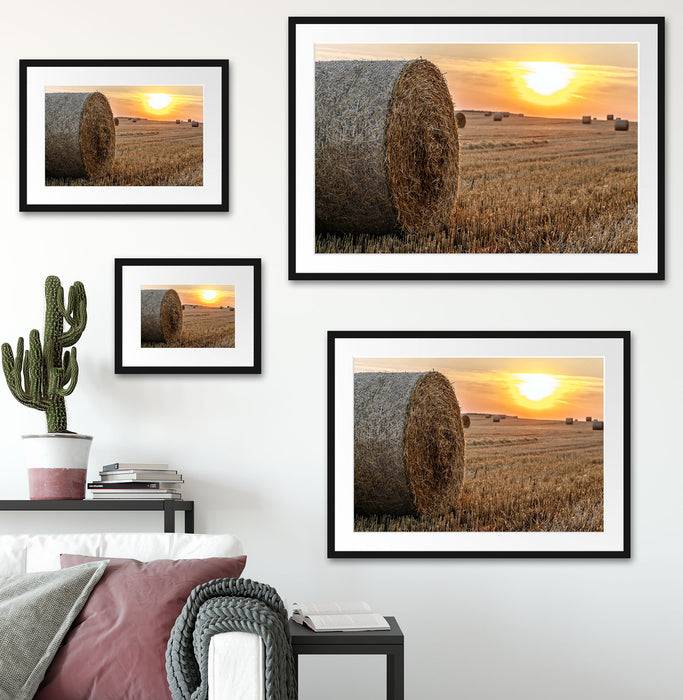 Pixxprint Strohballen auf Feld, im Galerie-Passepartout Bilderrahmen Saisonale Angebote
