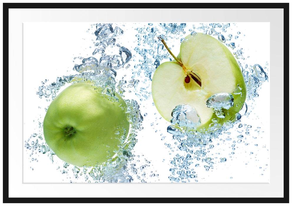 Pixxprint Frische Apfelscheiben im Wasser, im Galerie-Passepartout Bilderrahmen