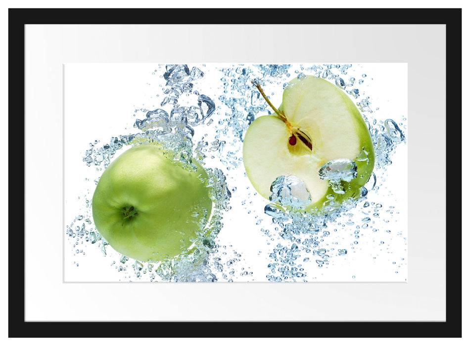 Pixxprint Frische Apfelscheiben im Wasser, im Galerie-Passepartout Bilderrahmen Begrenzt auf 3 Tage