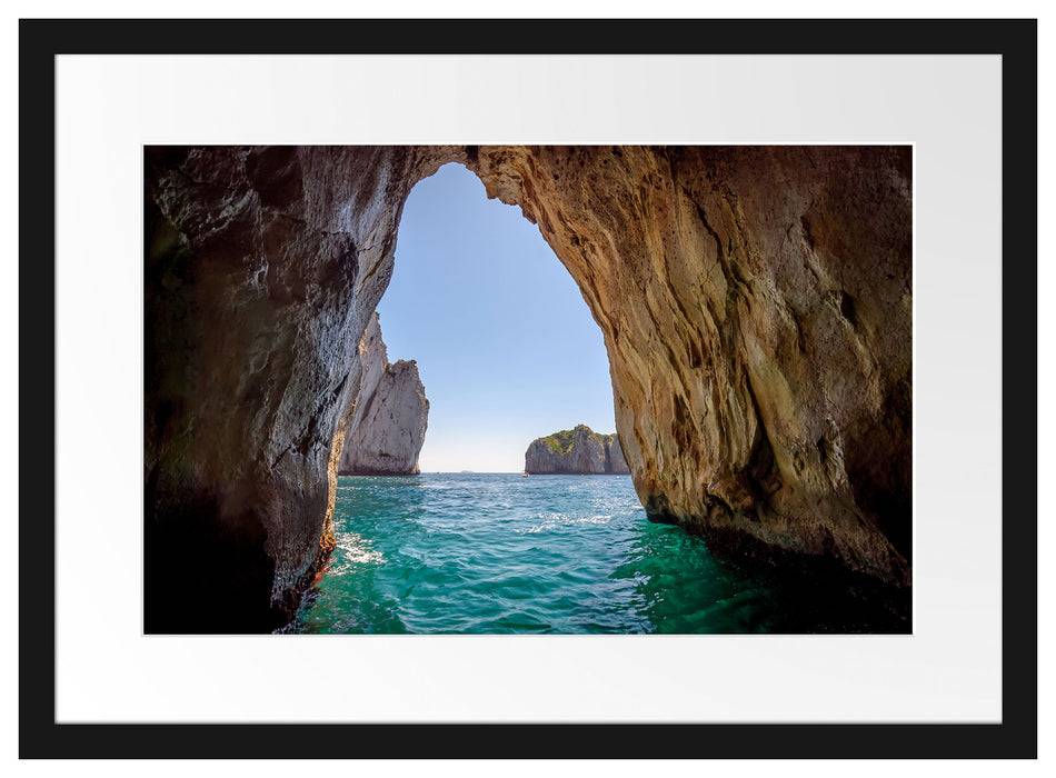 Pixxprint Felstor im Meer, im Galerie-Passepartout Bilderrahmen zollfrei