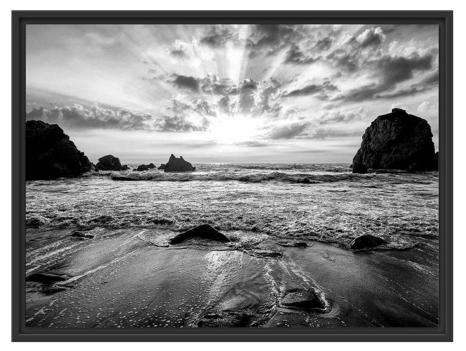 Pixxprint Sandstrand mit Felsen im Sonnenuntergang, Monochrome, im Schwebe-Effekt Bilderrahmen Vatertagsangebot