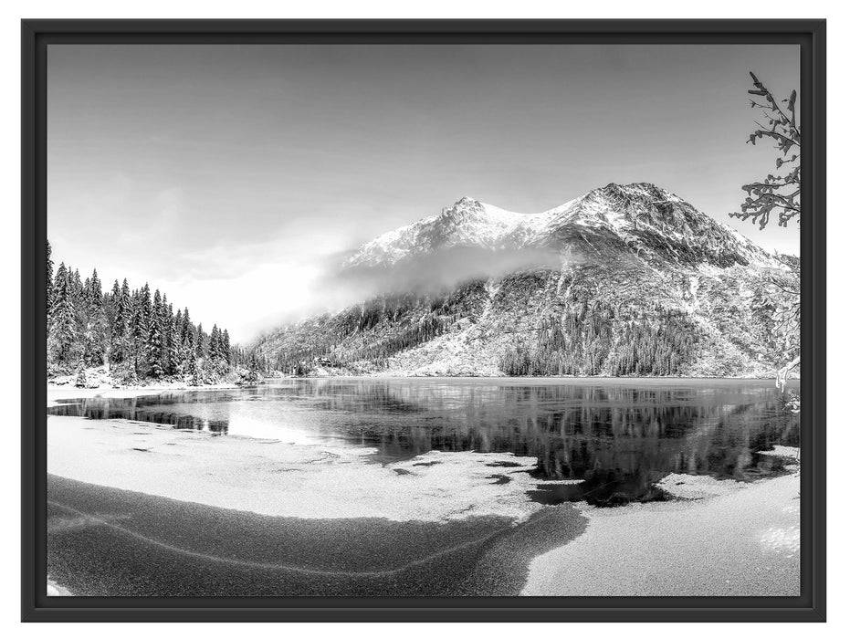 Pixxprint Winterlandschaft mit gefrorenem Bergsee, Monochrome, im Schwebe-Effekt Bilderrahmen Top Angebot