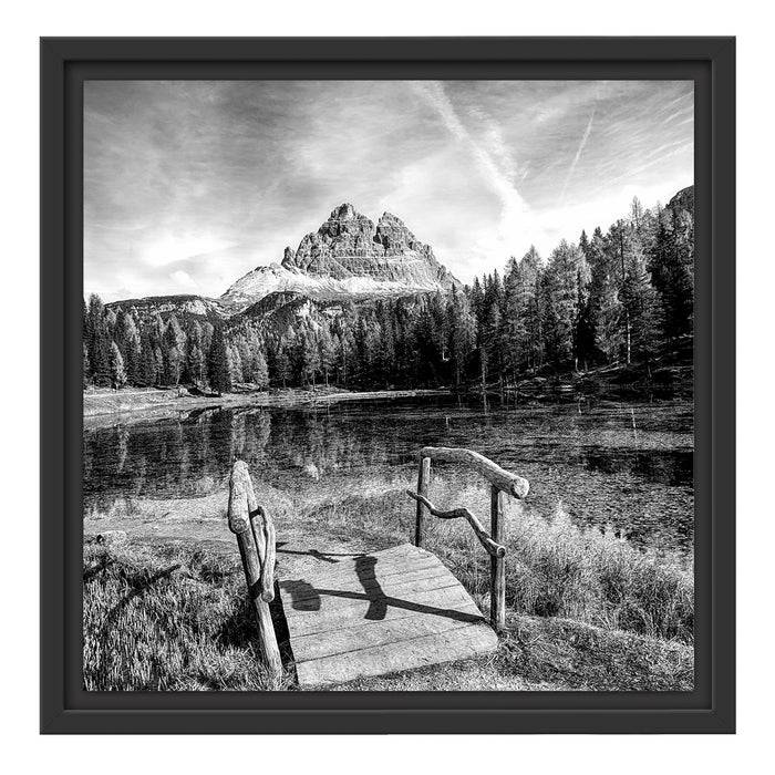 Pixxprint Holzbrücke an Dolomiten See im Herbst, Monochrome, im Schwebe-Effekt Bilderrahmen Bestseller