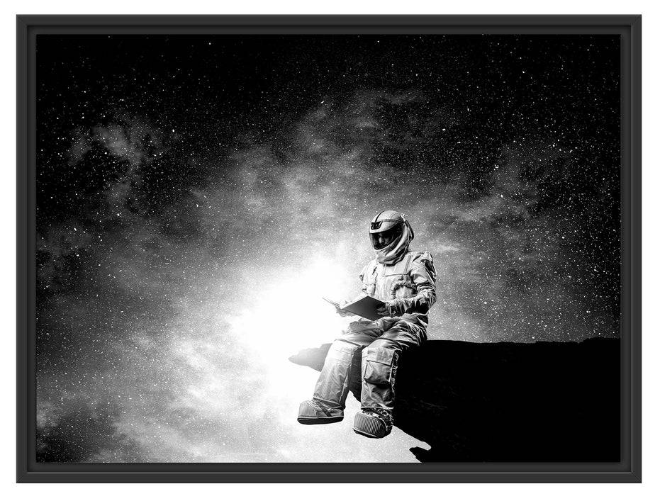 Pixxprint Lesender Astronaut auf Vorsprung vor Galaxie, Monochrome, im Schwebe-Effekt Bilderrahmen Tägliche Deals