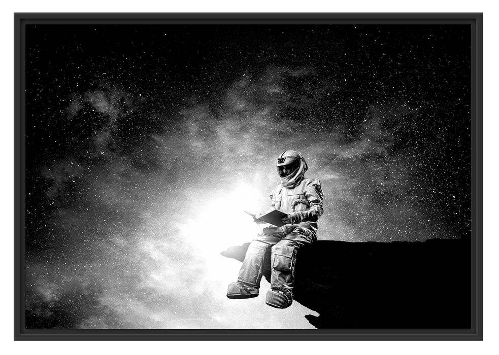 Pixxprint Lesender Astronaut auf Vorsprung vor Galaxie, Monochrome, im Schwebe-Effekt Bilderrahmen Tägliche Deals
