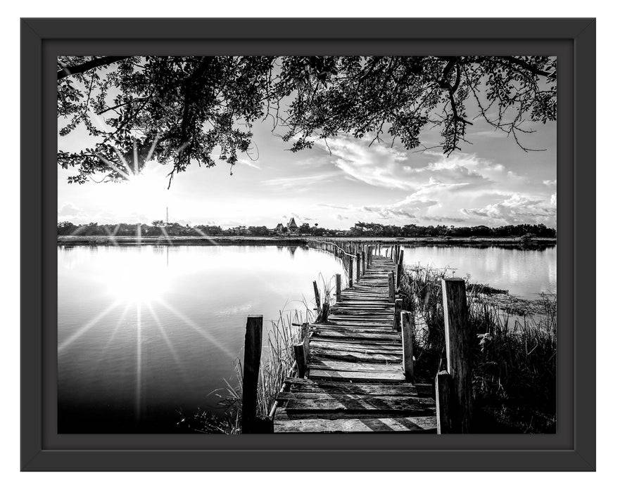 Pixxprint Holzbrücke über Natursee im Sommer, Monochrome, im Schwebe-Effekt Bilderrahmen Bis zu 55% Rabatt