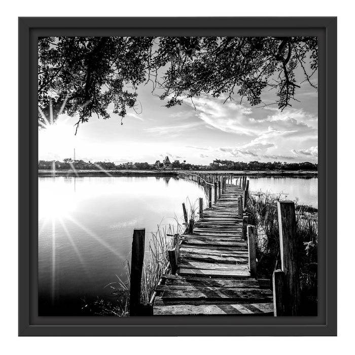 Pixxprint Holzbrücke über Natursee im Sommer, Monochrome, im Schwebe-Effekt Bilderrahmen Bis zu 55% Rabatt