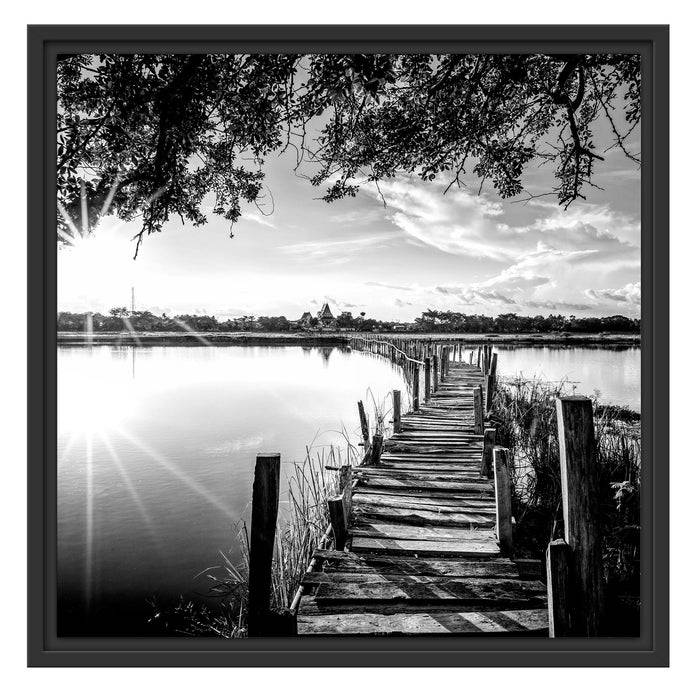 Pixxprint Holzbrücke über Natursee im Sommer, Monochrome, im Schwebe-Effekt Bilderrahmen Bis zu 55% Rabatt