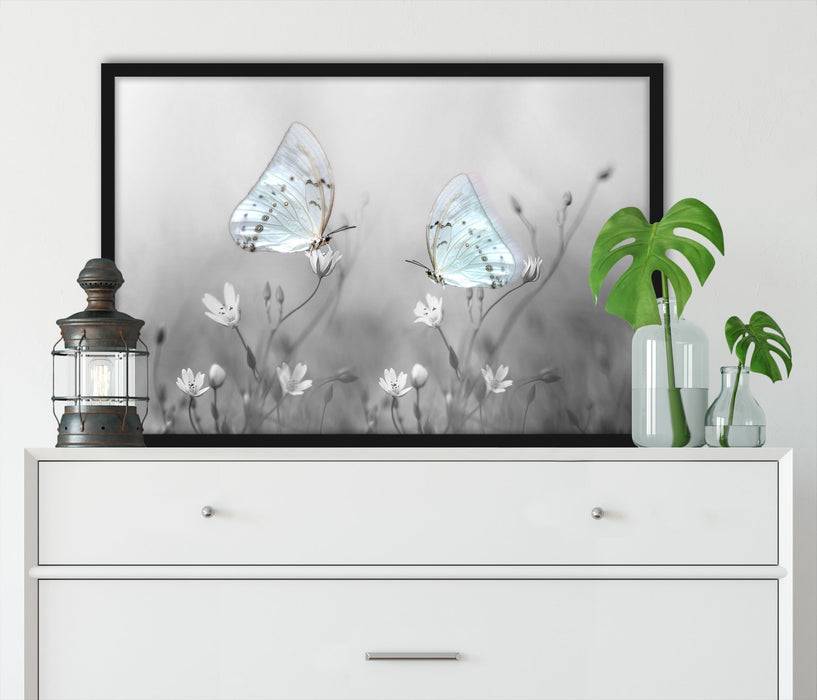 Pixxprint Schmetterling auf kleinen Blumen, Poster mit Bilderrahmen Black Friday Preise